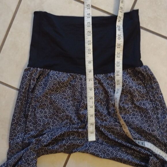 Lululemon Om Pant Black baggy with gathered hem cropped size 4 - Picture 4 of 11